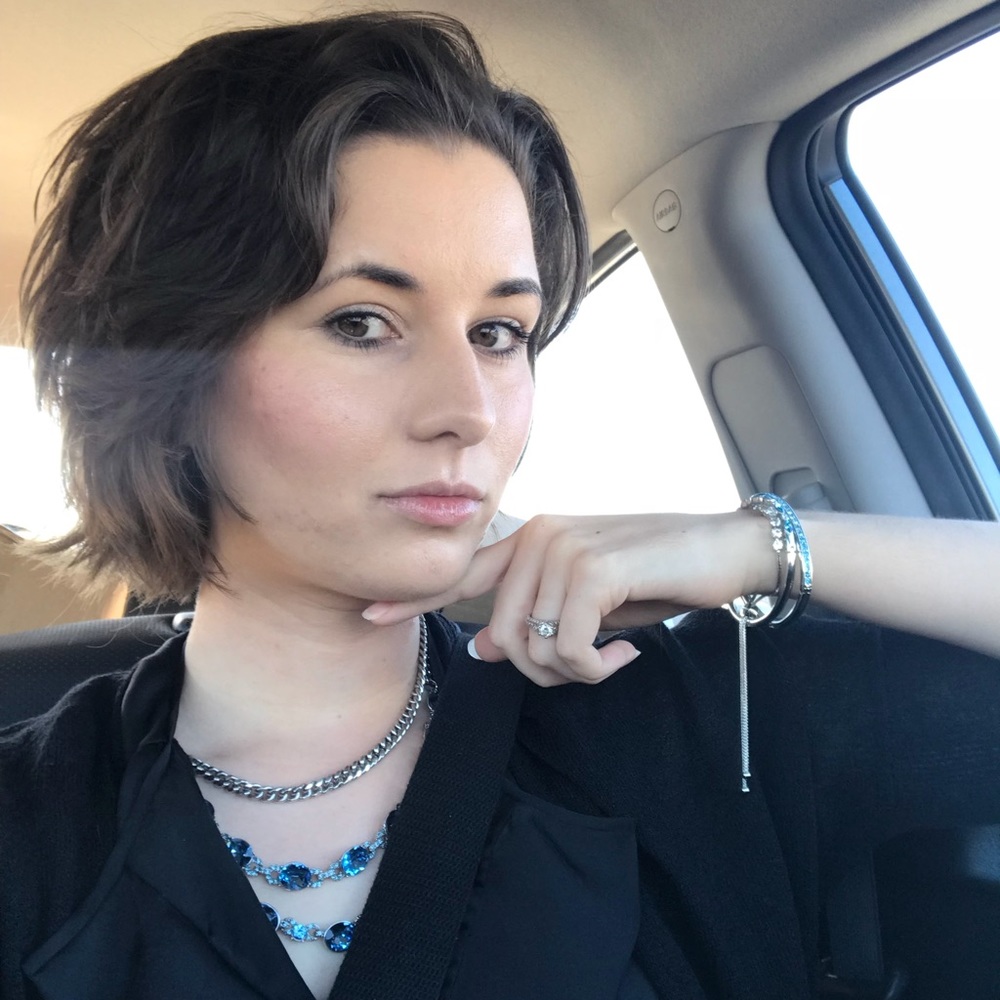 Meet your Posher, Elizabeth